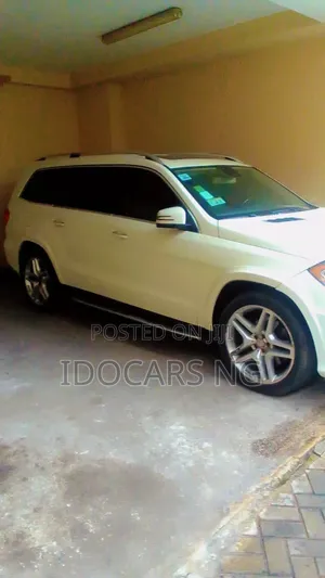 Mercedes-Benz GL-Class GL 550 2013 White