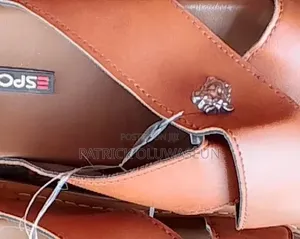 I Sells Quality Shoes