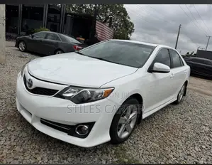 Toyota Camry SE V6 4dr Sedan (3.5L 6cyl 6A) 2013 White