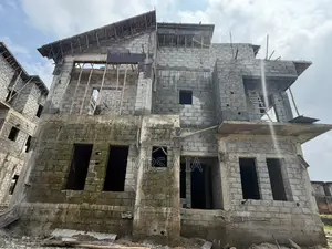 6bdrm Duplex in Idu Industrial for sale