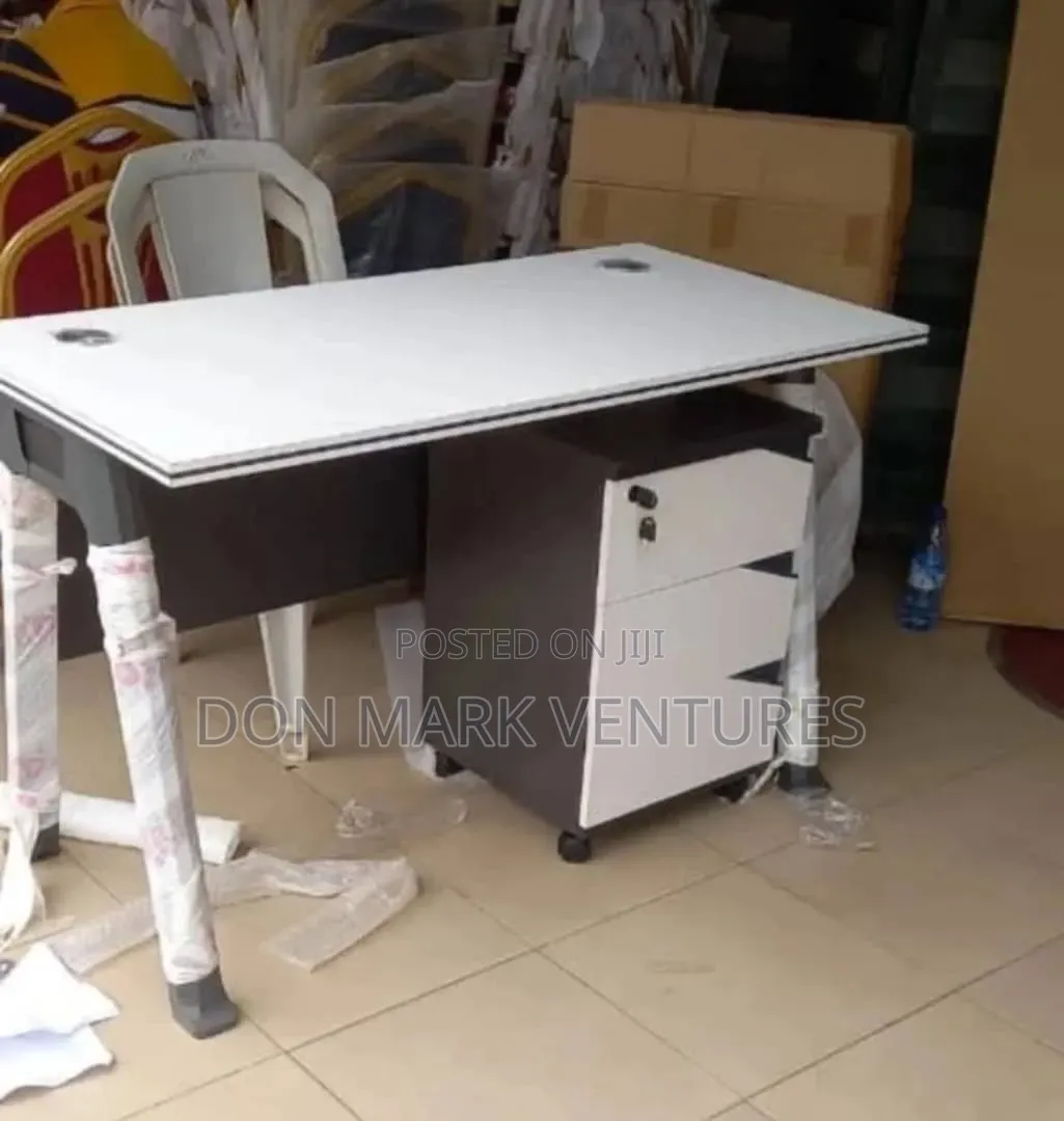 Luxury 1.4meters Office Table