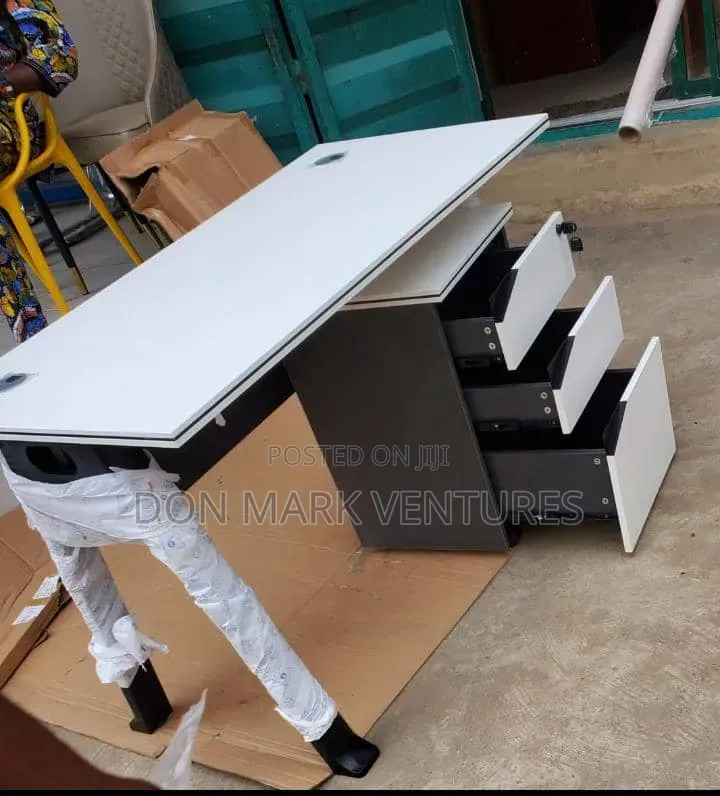 Luxury 1.4meters Office Table