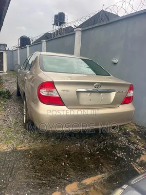 Toyota Camry 2004 Gold