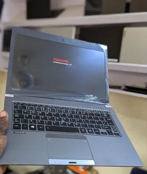 New Laptop Toshiba 4GB Intel Core i5 SSD 128GB