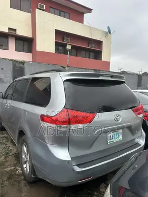 Toyota Sienna Limited 7 Passenger 2011 Blue