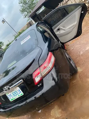 Toyota Camry 2011 Gold