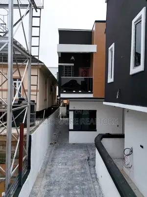 4bdrm Duplex in Bera Estate, Chevron for sale