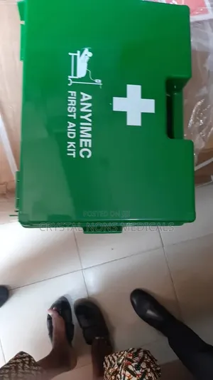 Kitted First Ain Box