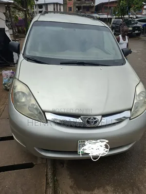 Toyota Sienna 2009 Silver
