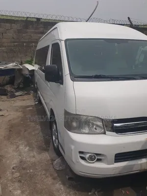 Toyota HiAce 2016 White