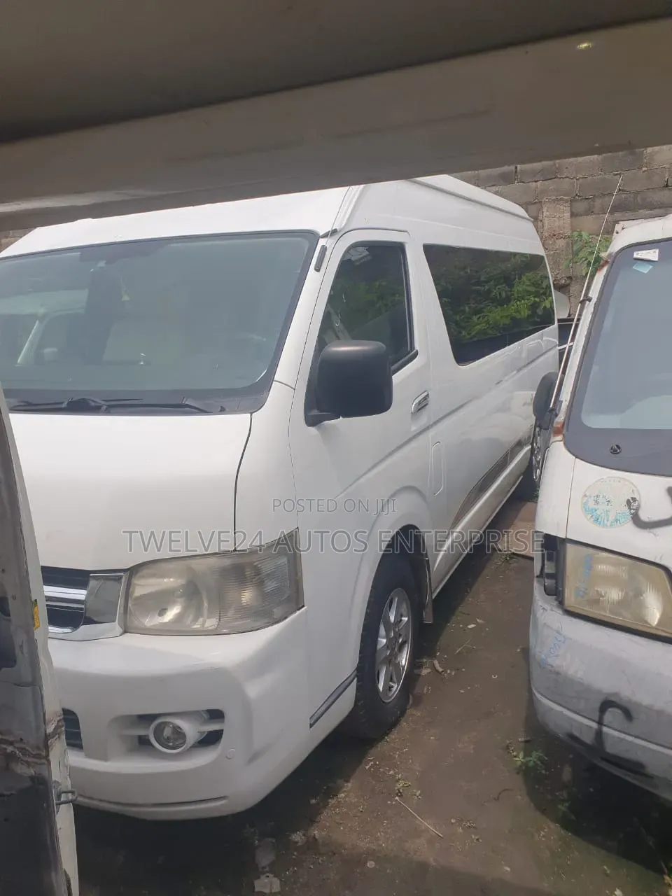Toyota HiAce 2016 White