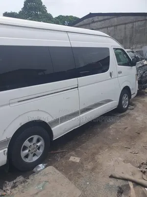 Toyota HiAce 2016 White