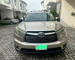 Toyota Highlander 2016 Gold