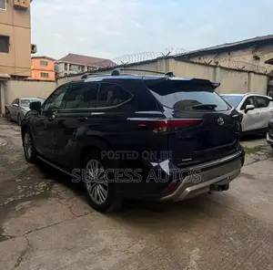 Toyota Highlander Platinum AWD 2026 Blue