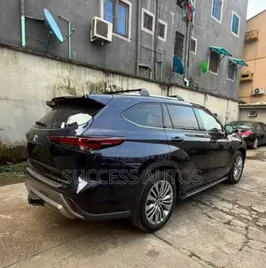 Toyota Highlander Platinum AWD 2026 Blue