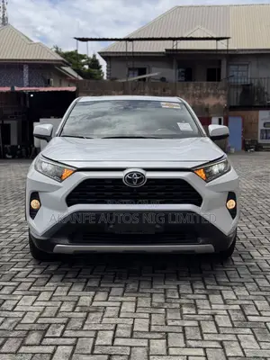 Toyota RAV4 XLE Premium 2021 White