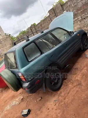 Toyota RAV4 1999 Green