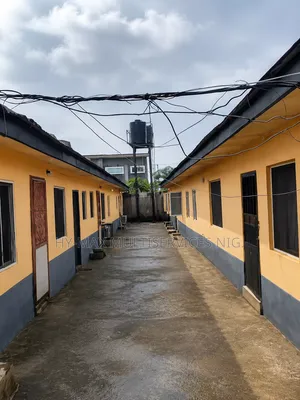 6bdrm Bungalow in Eliozu for sale