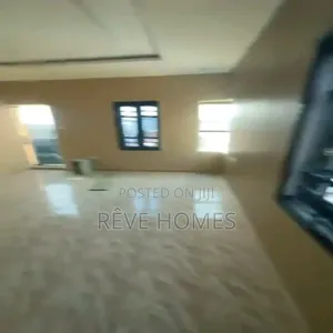 2bdrm Block of Flats in Onipanu for rent