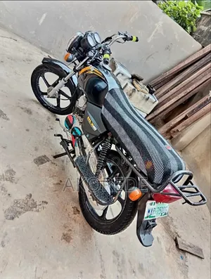 TVS Apache 180 RTR 2025 Red