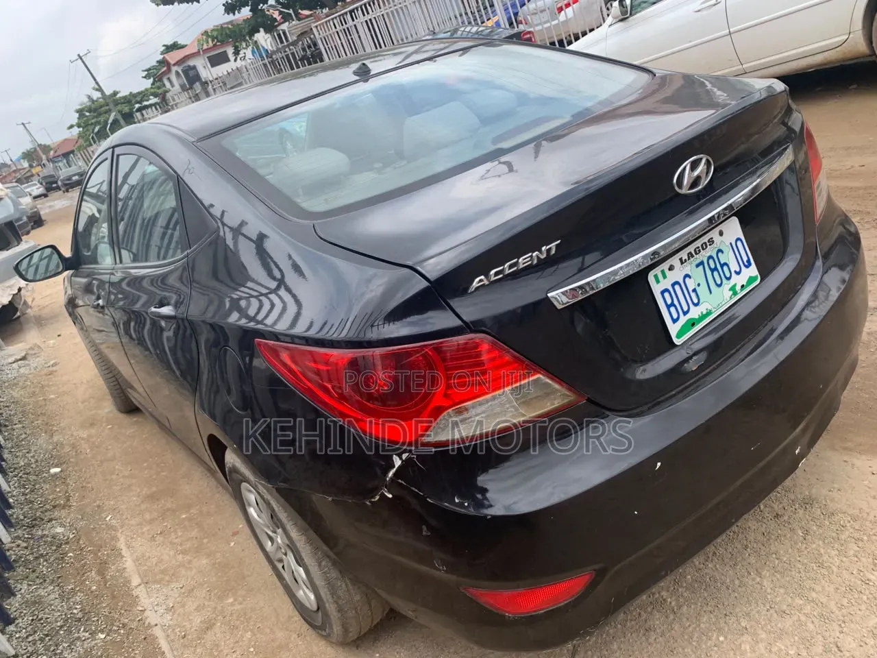 Hyundai Accent SE 2012 Black