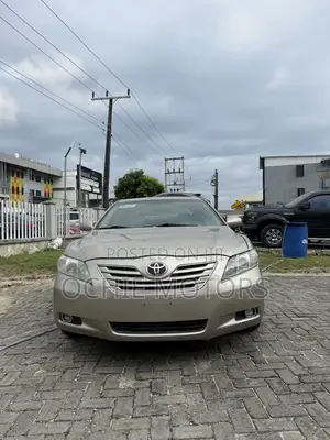 Toyota Camry XLE 4dr Sedan (2.4L 4cyl 5A) 2009 Gold