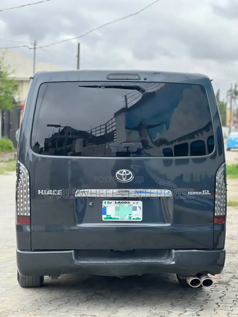 Toyota HiAce 2013 Black