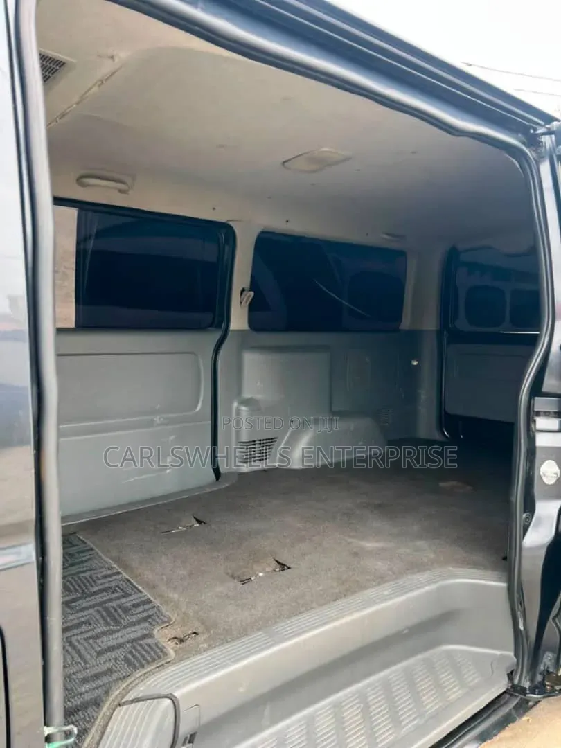 Toyota HiAce 2013 Black