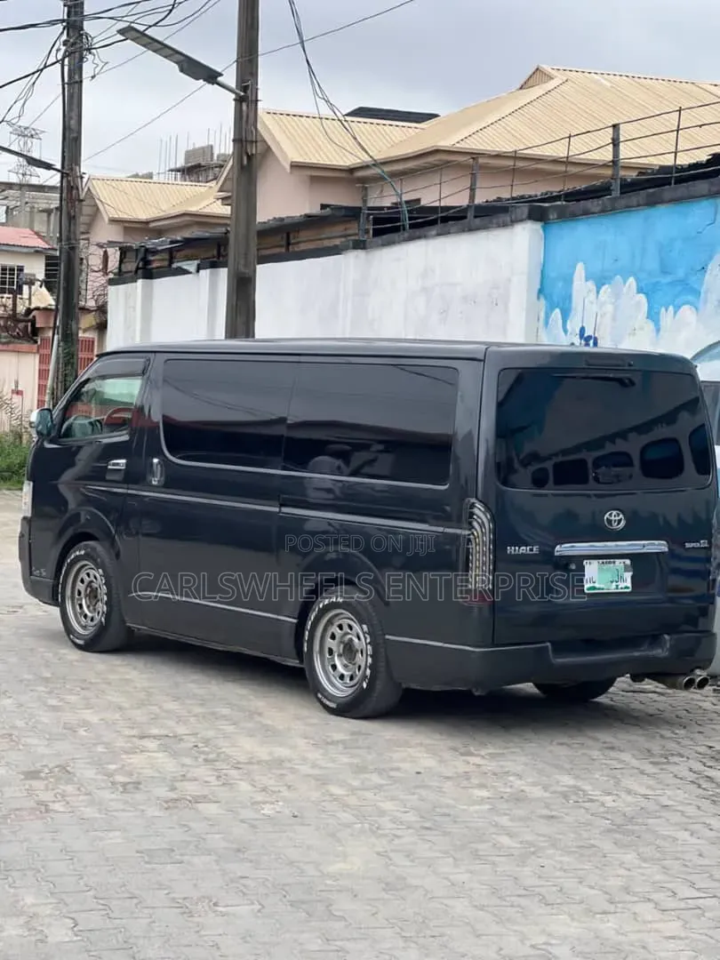 Toyota HiAce 2013 Black