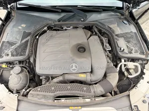 Mercedes-Benz C300 2021