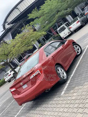 Toyota Camry SE 4dr Sedan (2.5L 4cyl 6A) 2013 Red