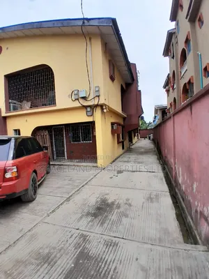 3bdrm Block of Flats in Okota for sale