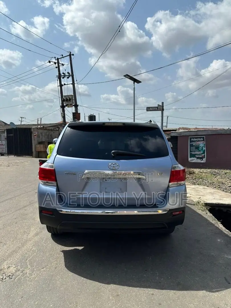 Toyota Highlander Limited 2010 Blue