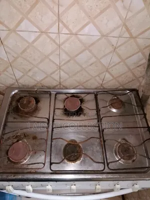 Large Oven With 6 Gas Burners