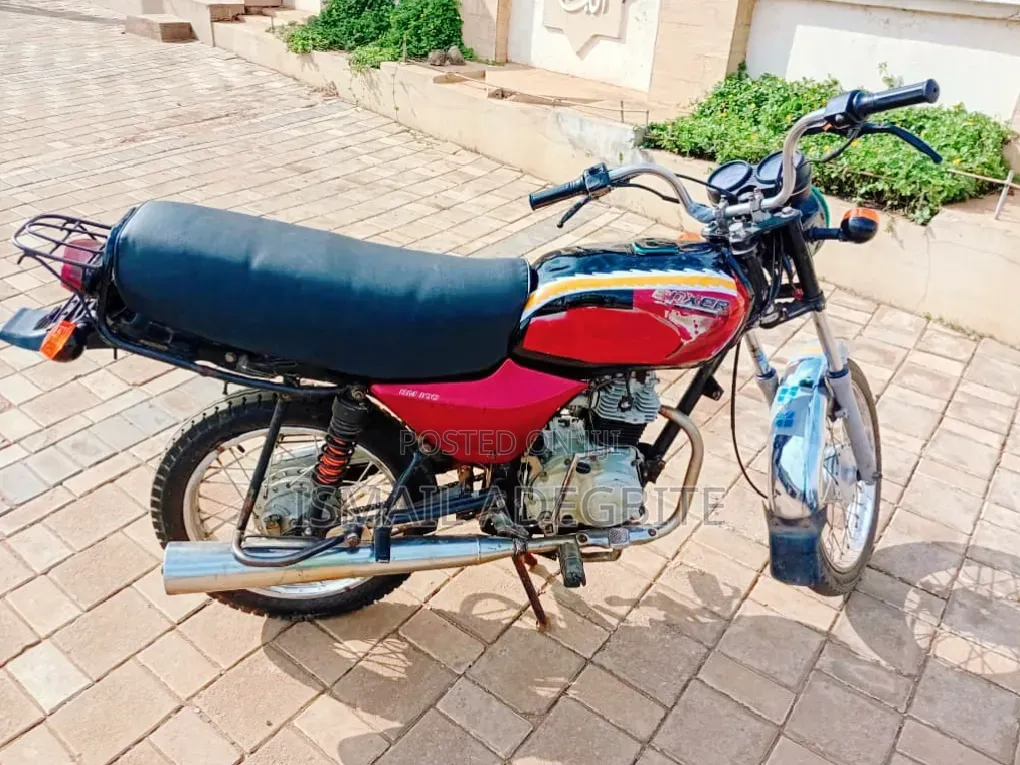 Bajaj Boxer 100 2021 Red