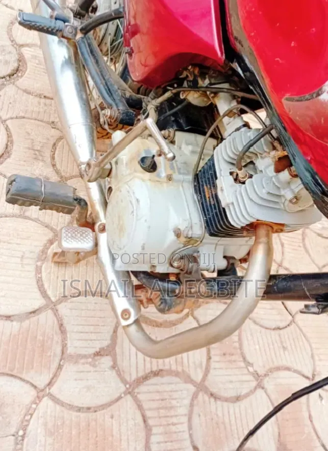 Bajaj Boxer 100 2021 Red