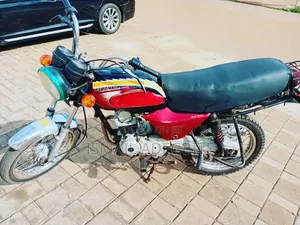 Bajaj Boxer 100 2021 Red
