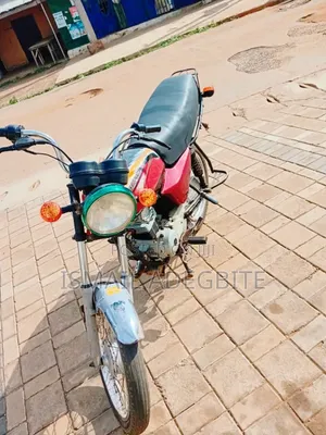 Bajaj Boxer 100 2021 Red