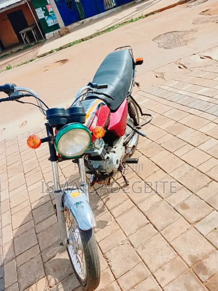 Bajaj Boxer 100 2021 Red