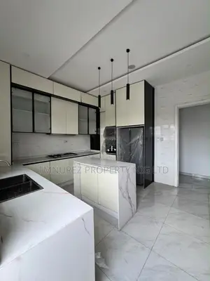 4bdrm Duplex in Chevron for rent