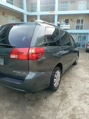 Toyota Sienna 2004 Green