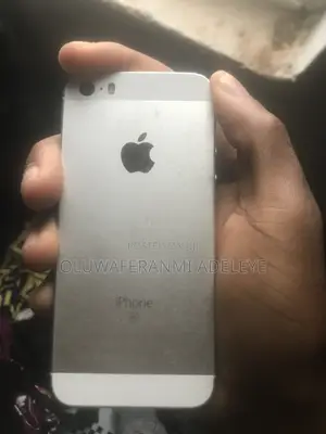Apple iPhone SE 64 GB Silver