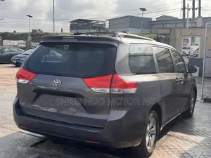 Toyota Sienna 2012 Gray
