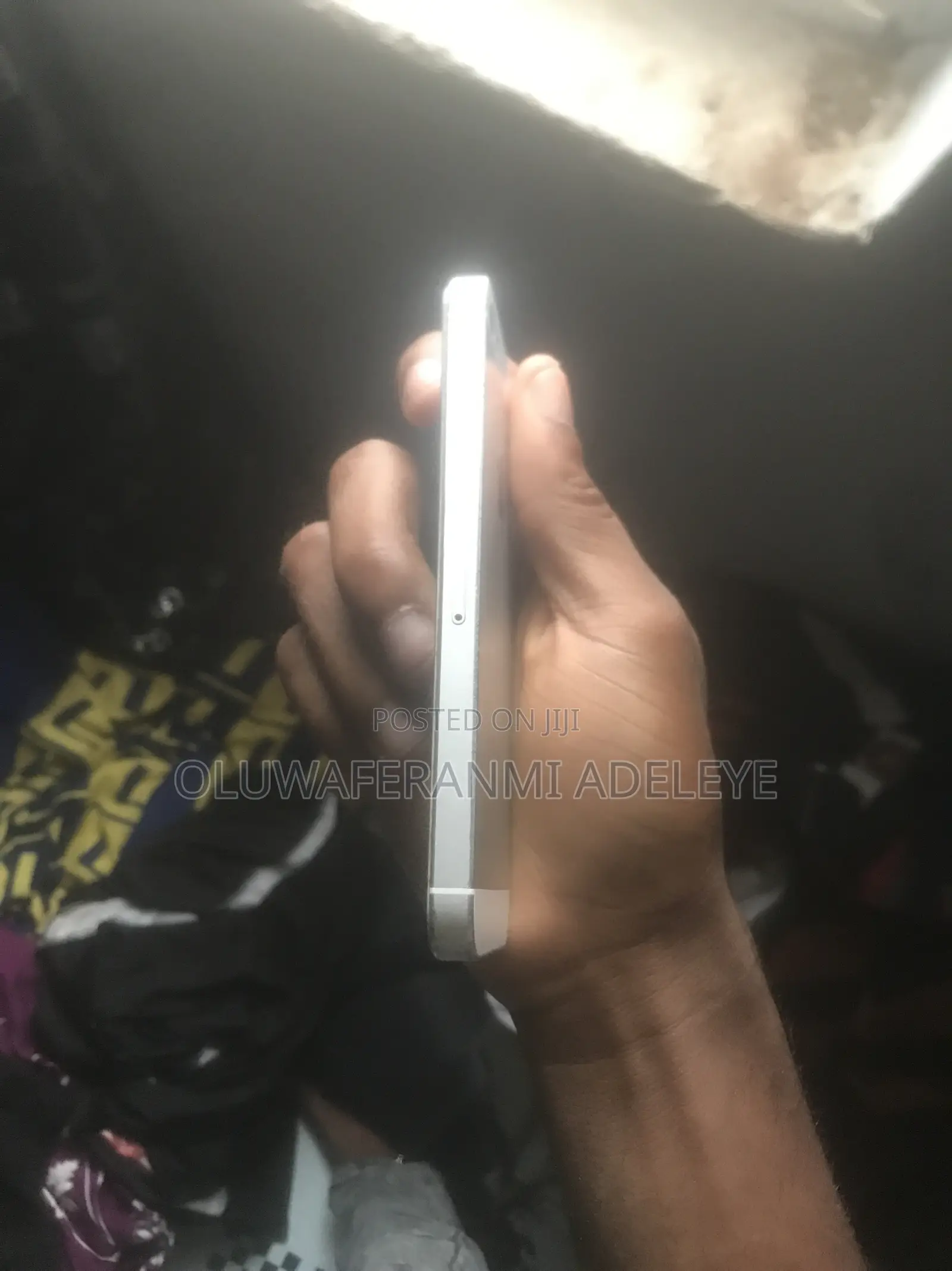 Apple iPhone SE 64 GB Silver