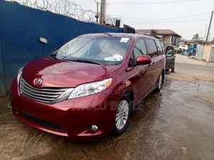 Toyota Sienna 2012 Burgundy