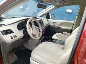 Toyota Sienna 2012 Burgundy