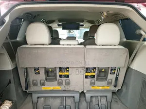 Toyota Sienna 2012 Burgundy