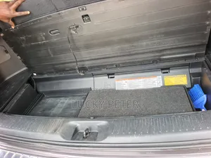 Toyota Highlander LE Plus 4x4 V6 (3.5L 6cyl 8A) 2018 Gray