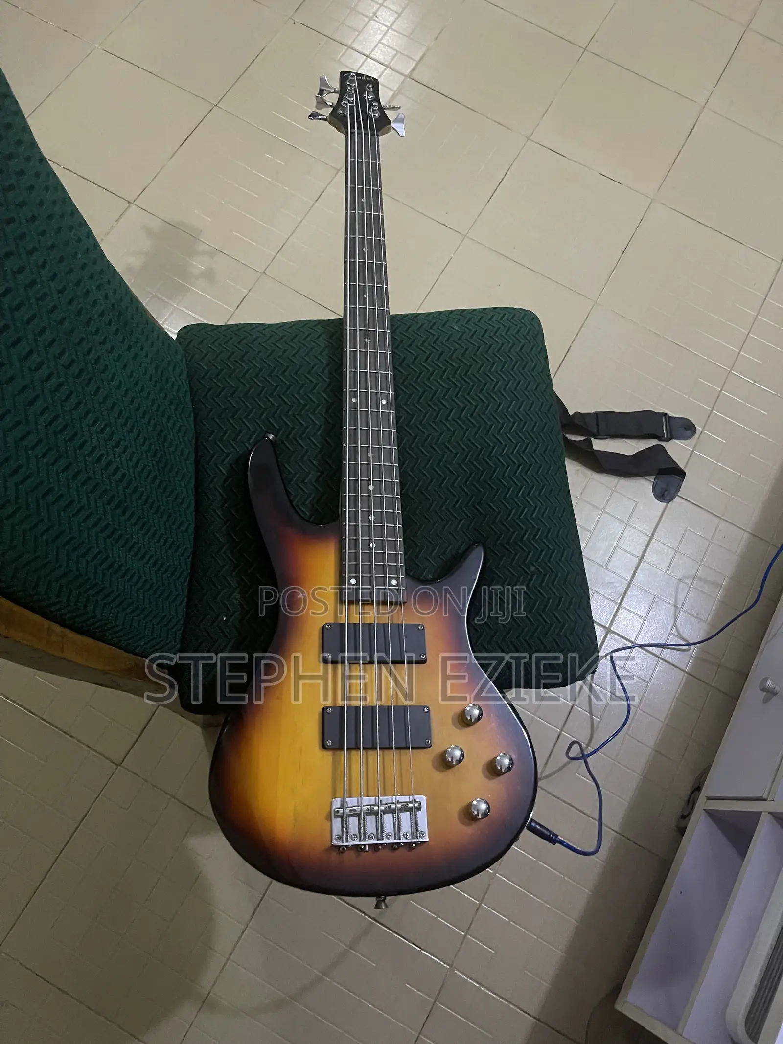5 Strings Fender Bass Guitar