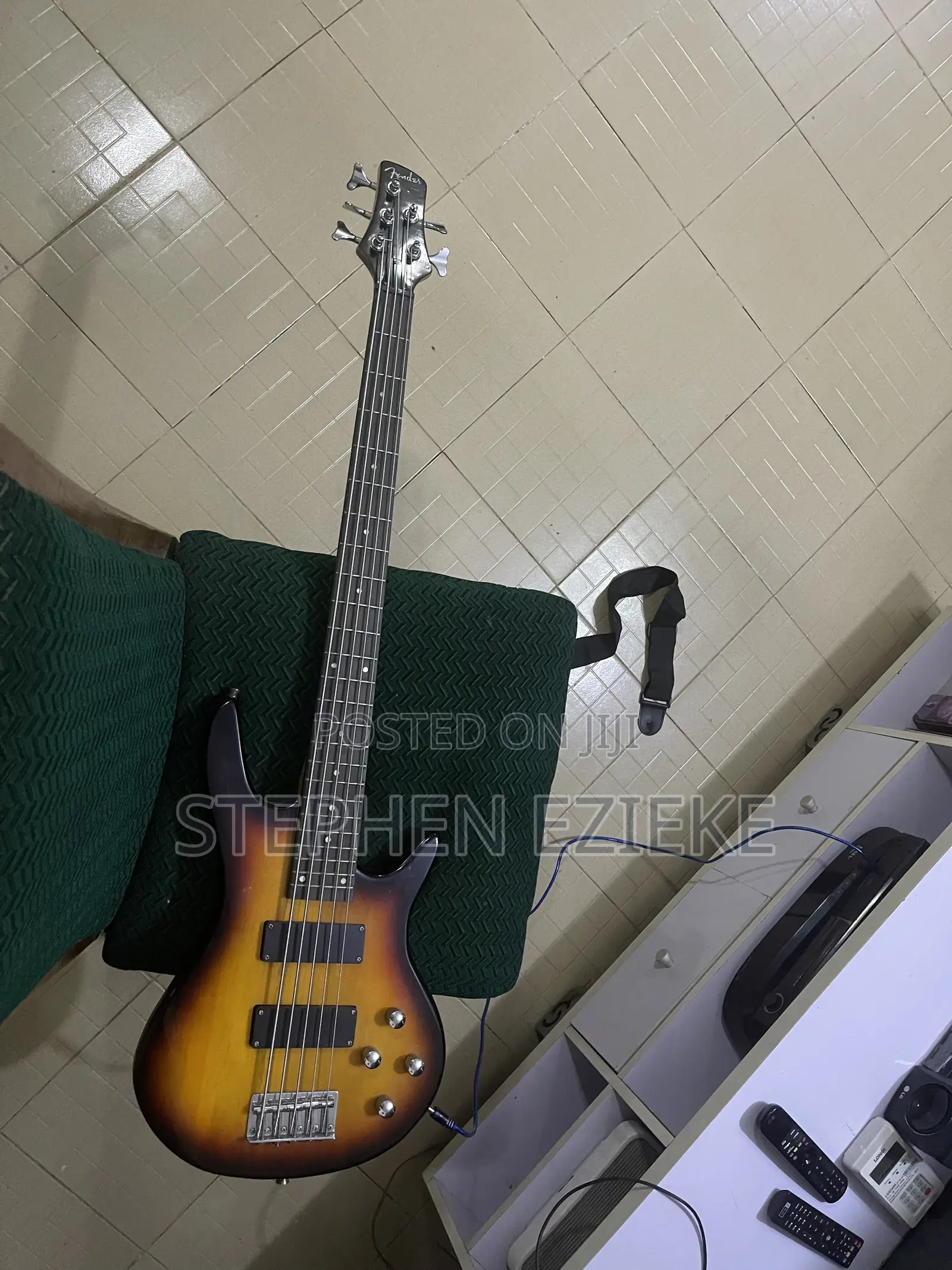 5 Strings Fender Bass Guitar